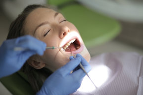 Behandlung bei Zahnarzt Dr. Hans-Peter Klambauer